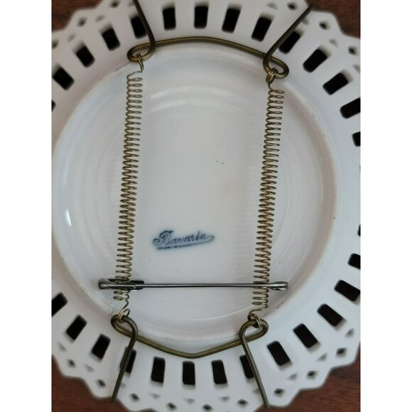 Vintage Bavarian Reticulated Porcelain Wall Plate Romantic Scene & Floral Design - Picture 4 of 5